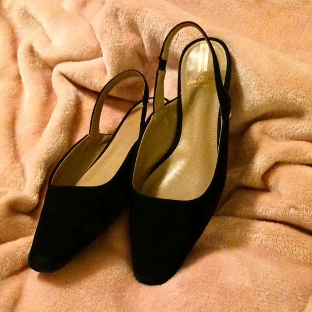 Cute and chic black suede sling back flats from Sam Edelman